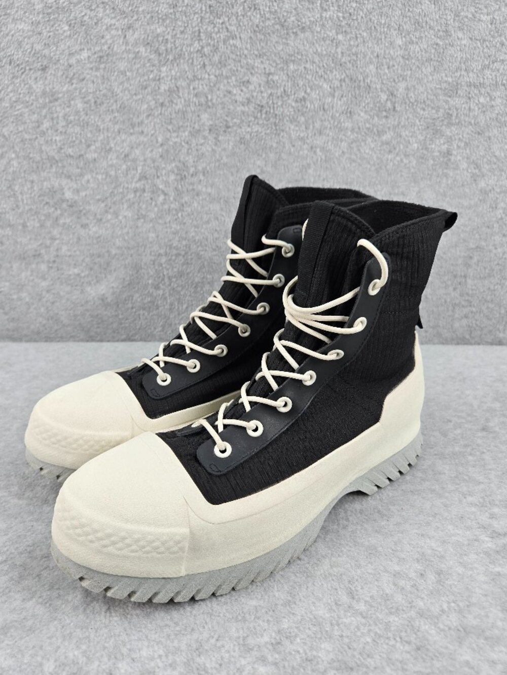 Converse Shoes Mens 11.5 Black Lugged 2.0 Platform Waterproof Counter Climate
